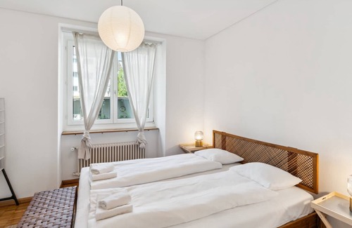 Hochschulen Apartment | Effortless City Living: Just 10 Min Away!