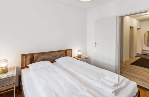 Hochschulen Apartment | Effortless City Living: Just 10 Min Away!