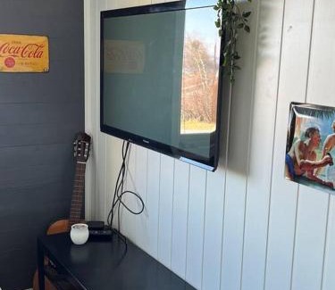 Hundhammeren Apartment | Eget rom og bad med delt kjøkken, 15 minutter fra Trondheim