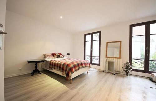 Chaillot Apartment | Eiffel Tower Paris
