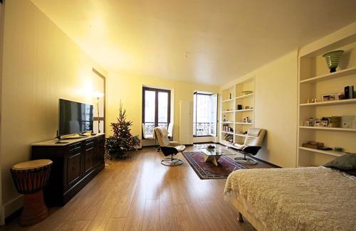 Chaillot Apartment | Eiffel Tower Paris
