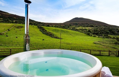 Melrose Cabin | Eildon Melrose Holiday Cottages & Log Cabins - Luxury Log Cabin with Hot Tub