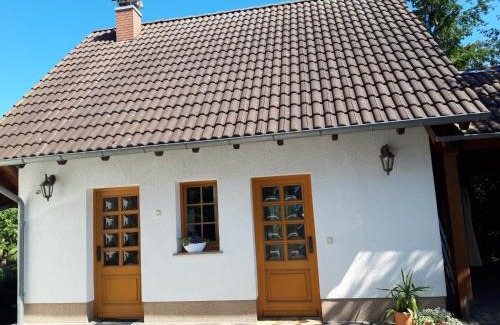 Schonfeld House | Ein Bett im Kornfeld - Haus Weitblick - mit Innenpool