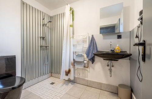 Bemerode Apartment | Ein Privatzimmer mit Fußbodenheizung und Pantryküche in der Nähe der Messe