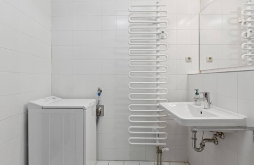 Suedwest Condo | Eindrucksvolle Zwei-zimmer-wohnung mit Balkon und Großer Küche