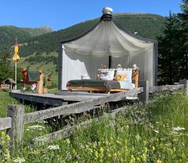 Obergesteln Other | Eine Nacht im Glaspavillon