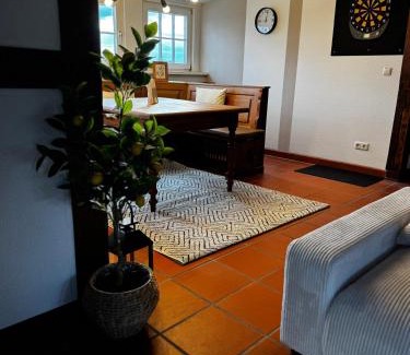 Region Hannover District Apartment | einfachHEIMISCH - Dachstübchen - DARTS - NETFLIX - BAR