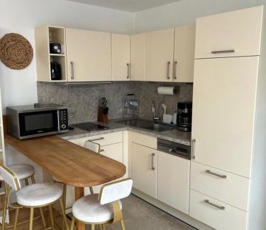 Kleinmachnow Apartment | Einliegerwohnung mit Wintergarten (EG)