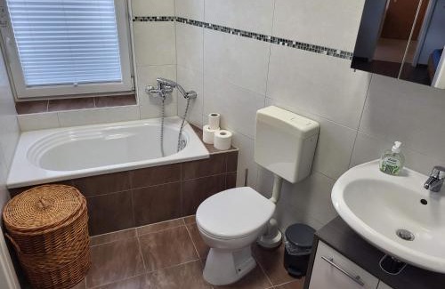 Osterburg Apartment | Einzelwohnung im EG mit Terrasse und AC