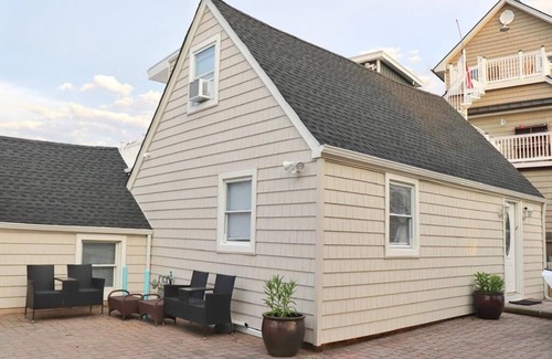 Normandy Beach House | EKUPP116 | Deauville Beach Seashore Cape sleeps 8! 8 Badges - Pets! by Shore Points Vacations