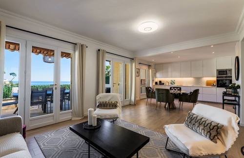 Villefranche-sur-Mer Ski Chalet | Elégance, sérénité et vue d'exception sur la rade