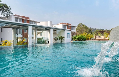 Nerul Apartment | El Arbol by Hireavilla-2br w Rooftop Pool in Nerul