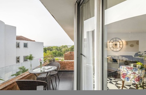 Nerul Apartment | El Arbol by Hireavilla-2br w Rooftop Pool in Nerul