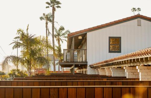 Capistrano Beach Hotel | El Caminante Bar & Bungalows