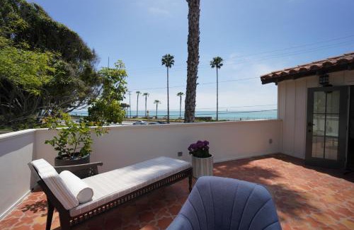 Capistrano Beach Hotel | El Caminante Bar & Bungalows