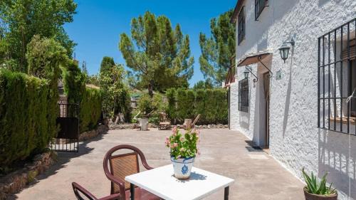 Tozar House | El Cortijuelo de la Media Luna Alcalá La Real by Ruralidays