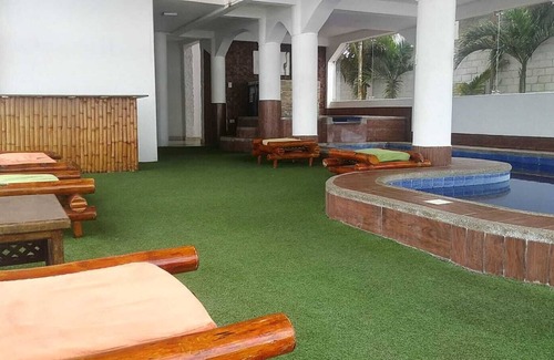 Comuna San Jose Hotel | El Kuy surfista