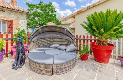 Septfonds Apartment | El Nido del Merlo with sauna and jacuzzi.