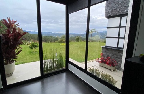 Retiro Villa | El Retiro, Hermosa Casa de Lujo a solo 25 minutos del aeropuerto