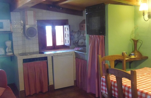 Castrejon de la Pena Cottage | El Uncar - El Gallinero (4 people) Animals are allowed