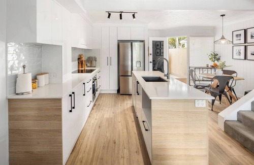 Elanora House | Elanora Oasis Lakefront Serenity and Resort Living