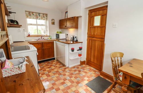 Chipping Campden Cottage | ELDER COTTAGE, with a garden in Mickleton, Gloucestershire