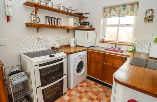 Chipping Campden Cottage | ELDER COTTAGE, with a garden in Mickleton, Gloucestershire