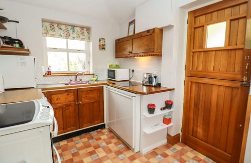 Chipping Campden Cottage | ELDER COTTAGE, with a garden in Mickleton, Gloucestershire