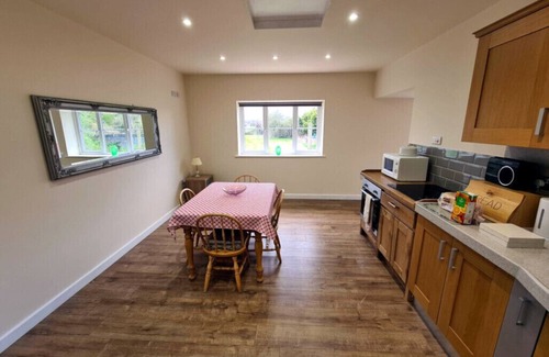 Ryhall House | Elderflower Cottage, fresh countryside bungalow 1.5 miles from historic Stamford