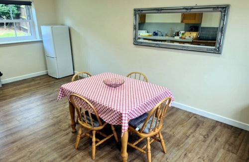 Ryhall House | Elderflower Cottage, fresh countryside bungalow 1.5 miles from historic Stamford