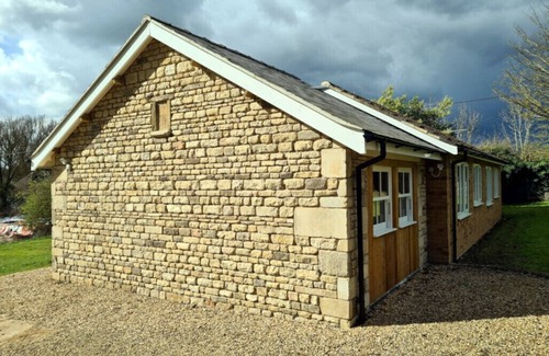 Ryhall House | Elderflower Cottage, fresh countryside bungalow 1.5 miles from historic Stamford