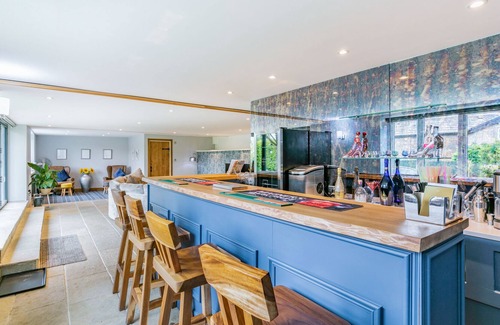 Eldwick Cottage | ELDWICK VILLA, pet friendly, luxury holiday cottage in Bingley