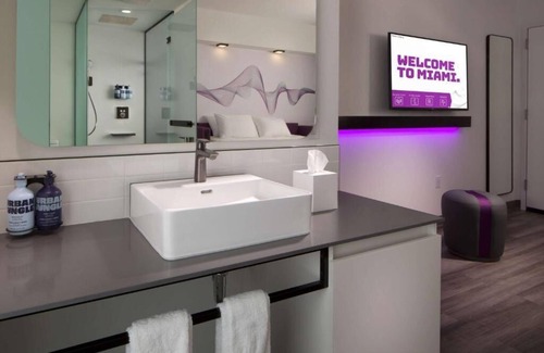 Downtown Miami Hotel | Electric Stay close to Miami Nightlife Attractions - Enjoy Sunset Happy Hours