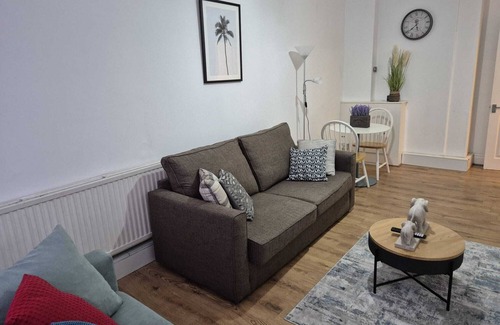 Openshaw Apartment | Elegance Suite