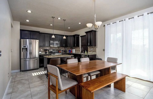 South Salt Lake House | Elegance: Your Urban Retreat in Salt Lake Citynn