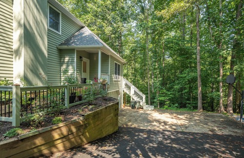 Batesville House | Elegant 1-BDR home away from home in magical location near UVA, Parking/yard