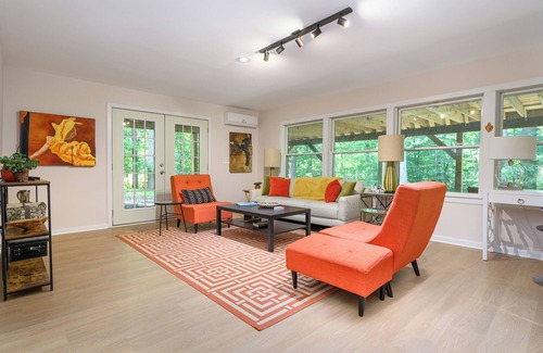 Batesville House | Elegant 1-BDR home away from home in magical location near UVA, Parking/yard