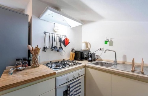 Rione III Colonna Apartment | Elegant 17th-Century Apartment in the Heart of Romen
