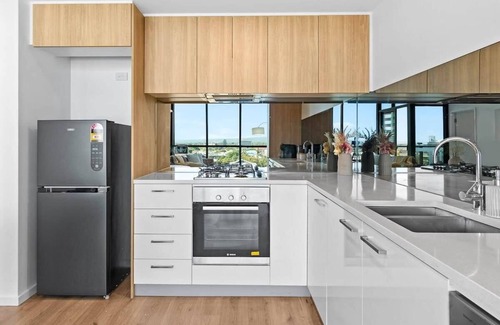 Adelaide Central Business District Apartment | Elegant 1BR CBD Apt "Walkable&Wi-Fi&Attractions"