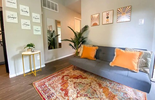 East Riverside - Oltorf Apartment | Elegant 1BR Pet-Friendly