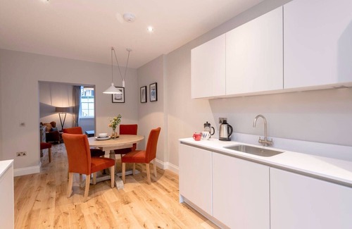 West End Apartment | Elegant 2-bedroom apartment in Edinburgh’s West End for families, corporate stays and digital nomads