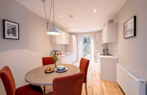 West End Apartment | Elegant 2-bedroom apartment in Edinburgh’s West End for families, corporate stays and digital nomads