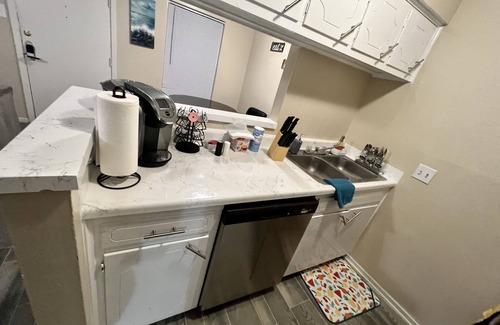Webster Apartment | Elegant 2 Bedroom With Pool