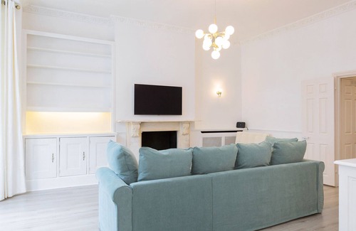 Redcliffe Apartment | Elegant 2 bedrooms apt in Chelsea with patio
