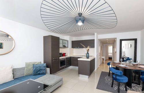 Juan-les-Pins Apartment | ELEGANT 3 PIECES EN FRONT DE MER A JUAN LES PINS