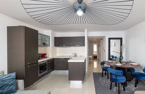 Juan-les-Pins Apartment | ELEGANT 3 PIECES EN FRONT DE MER A JUAN LES PINS