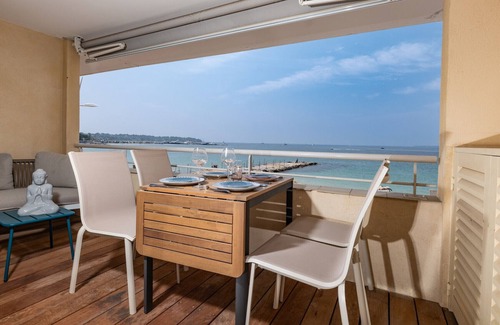 Juan-les-Pins Apartment | ELEGANT 3 PIECES EN FRONT DE MER A JUAN LES PINS