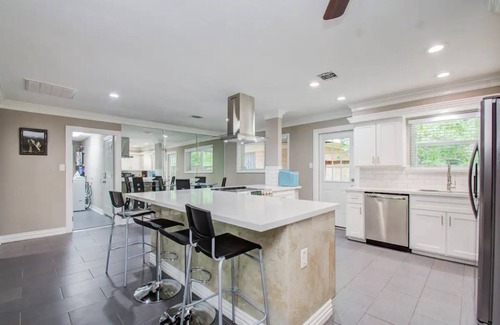 Garden Oaks House | Elegant 3BR 2BA-10 min ~ Downtown & Galleria Houston