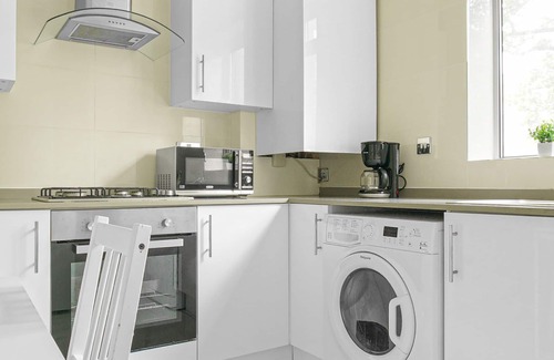 Primrose Hill Apartment | Elegant 3BR Near Paddington Station - Your Stylish Urban Retreat in London