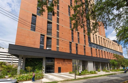 San Diego Apartment | Elegant 3BR w/Jacuzzi - Work-Friendly in Poblado